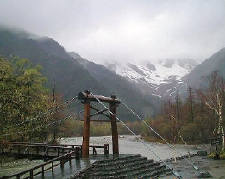 朝もやの河童橋