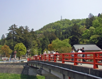�ʂ��鋴