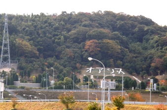 �W�H�n�C�E�G�C�I�A�V�X�ق𒴉��]